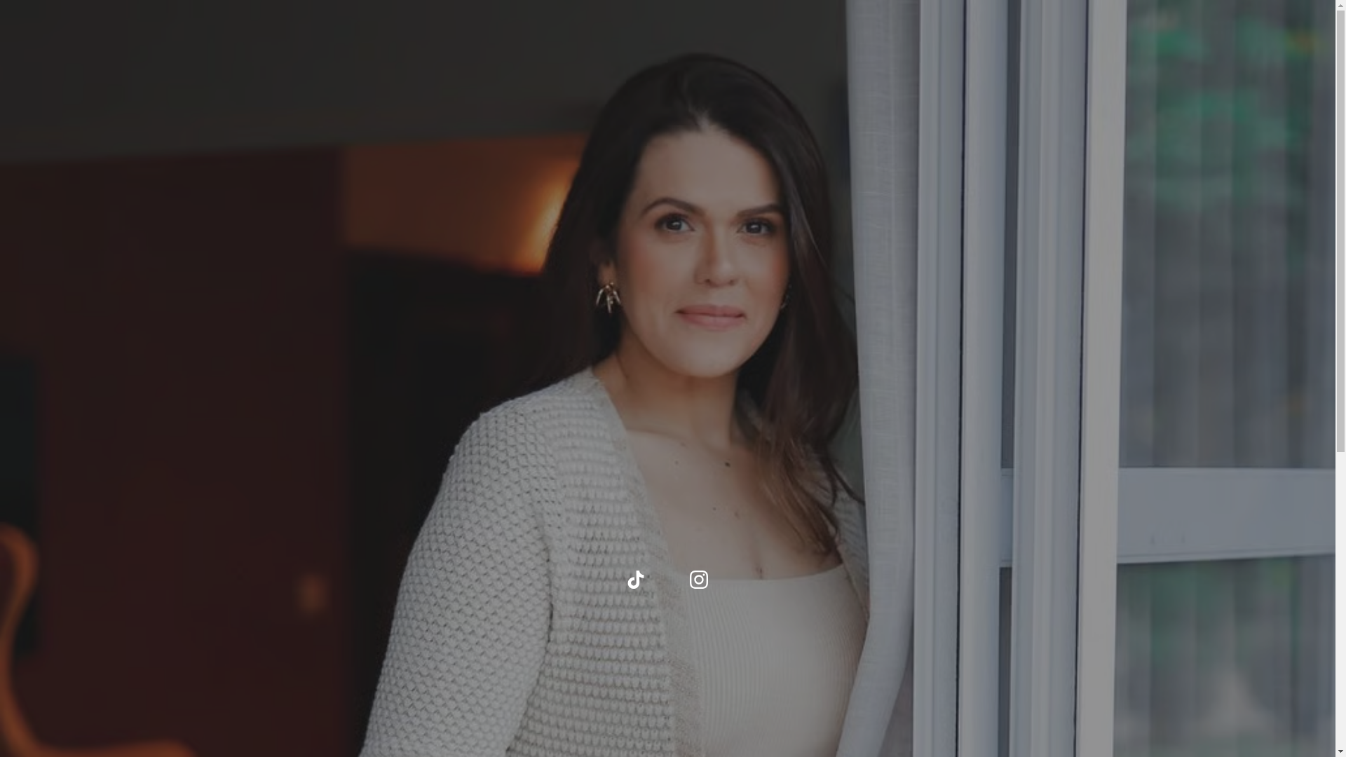 website screenshot of https://brunapianho.com/