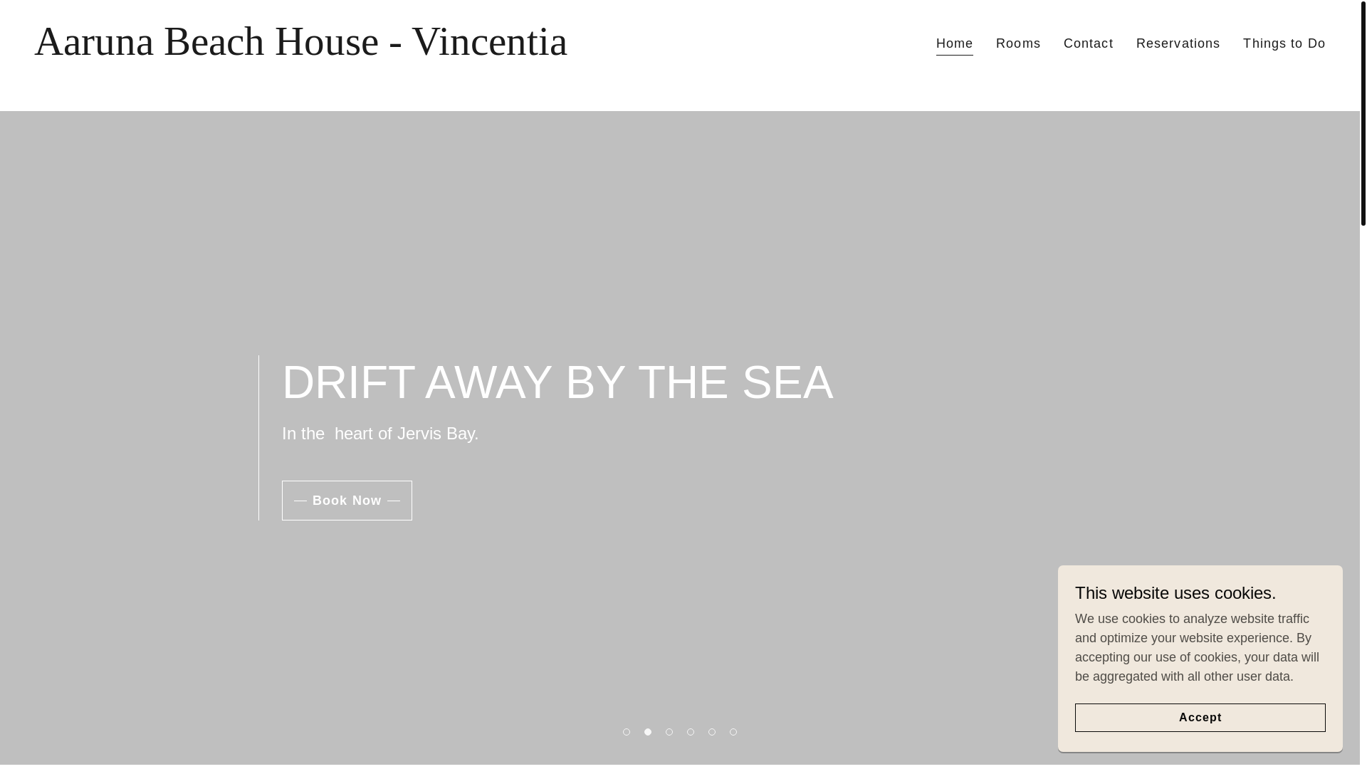 website screenshot of https://aarunabeachhouse.au/