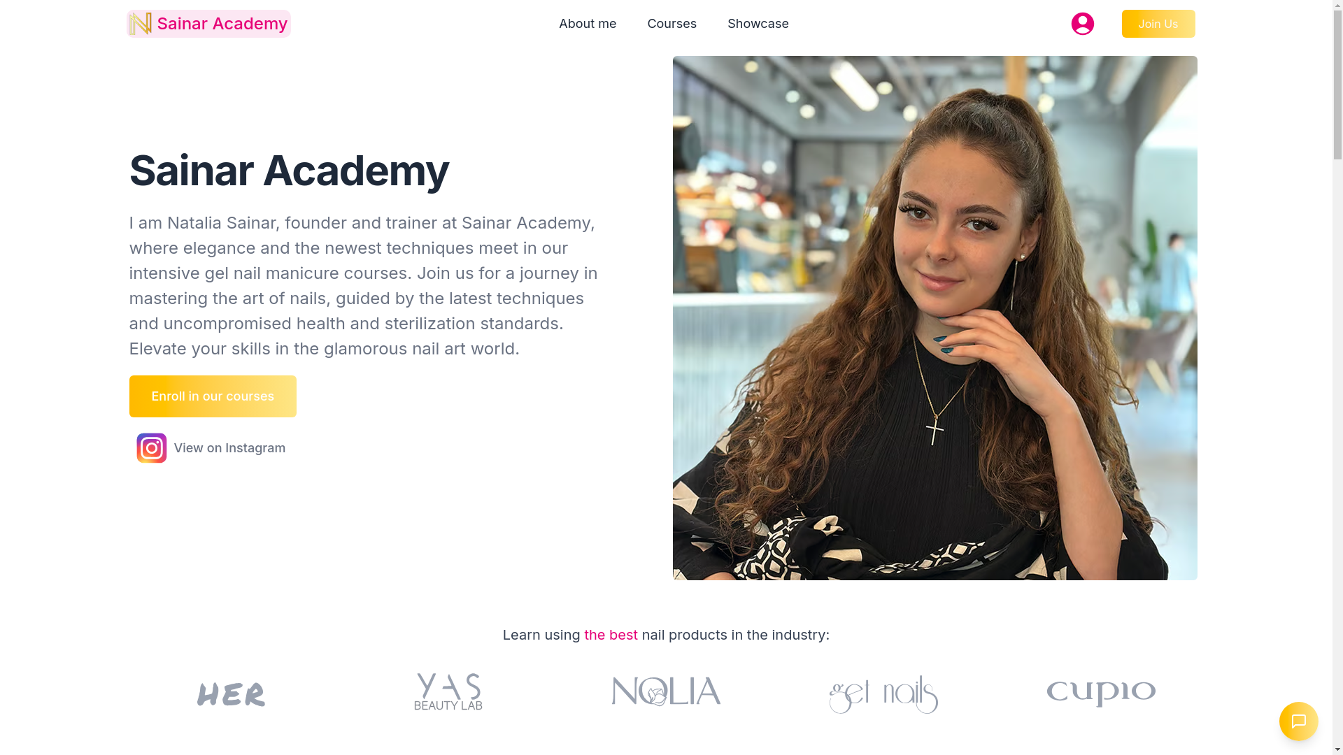 website screenshot of https://sainaracademy.pages.dev/