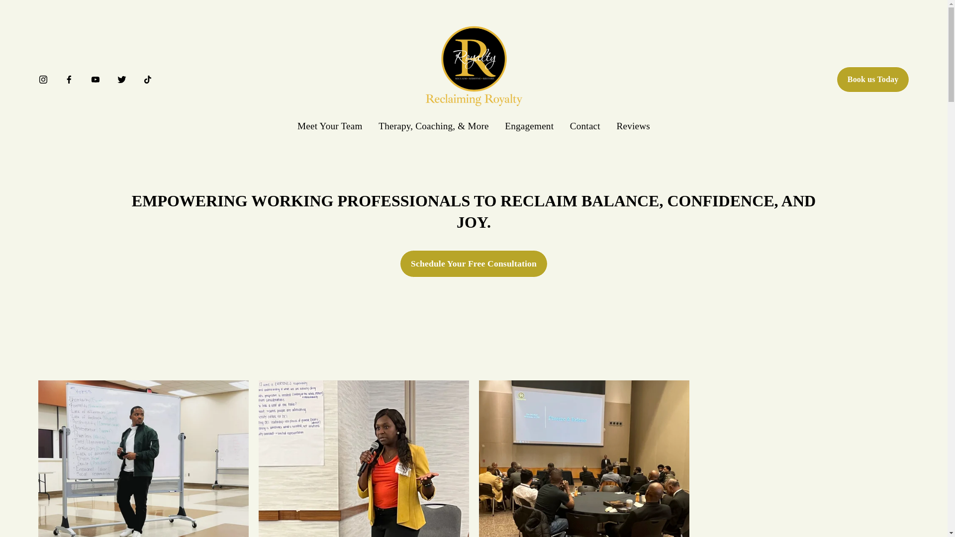 website screenshot of https://charlotteandreneetravel.com/