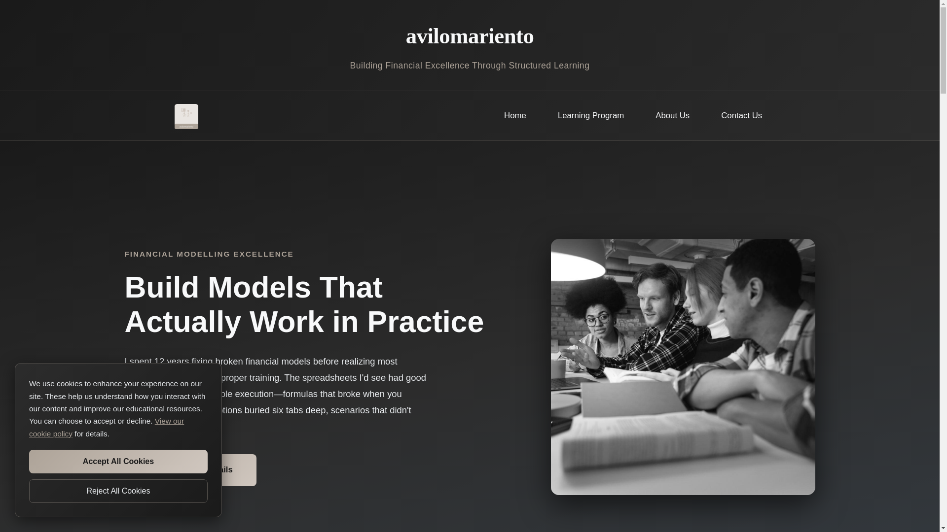 website screenshot of https://avilomariento.com