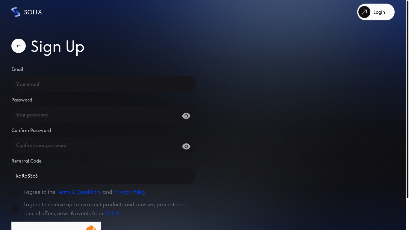website screenshot of https://dashboard.solixdepin.net/sign-up?ref=kaRqS5c3