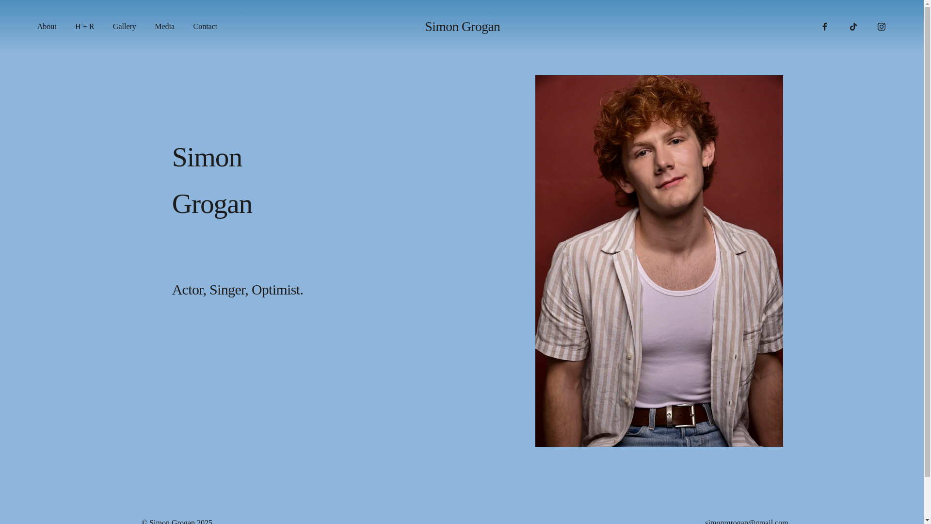 website screenshot of https://simonrgrogan.com/