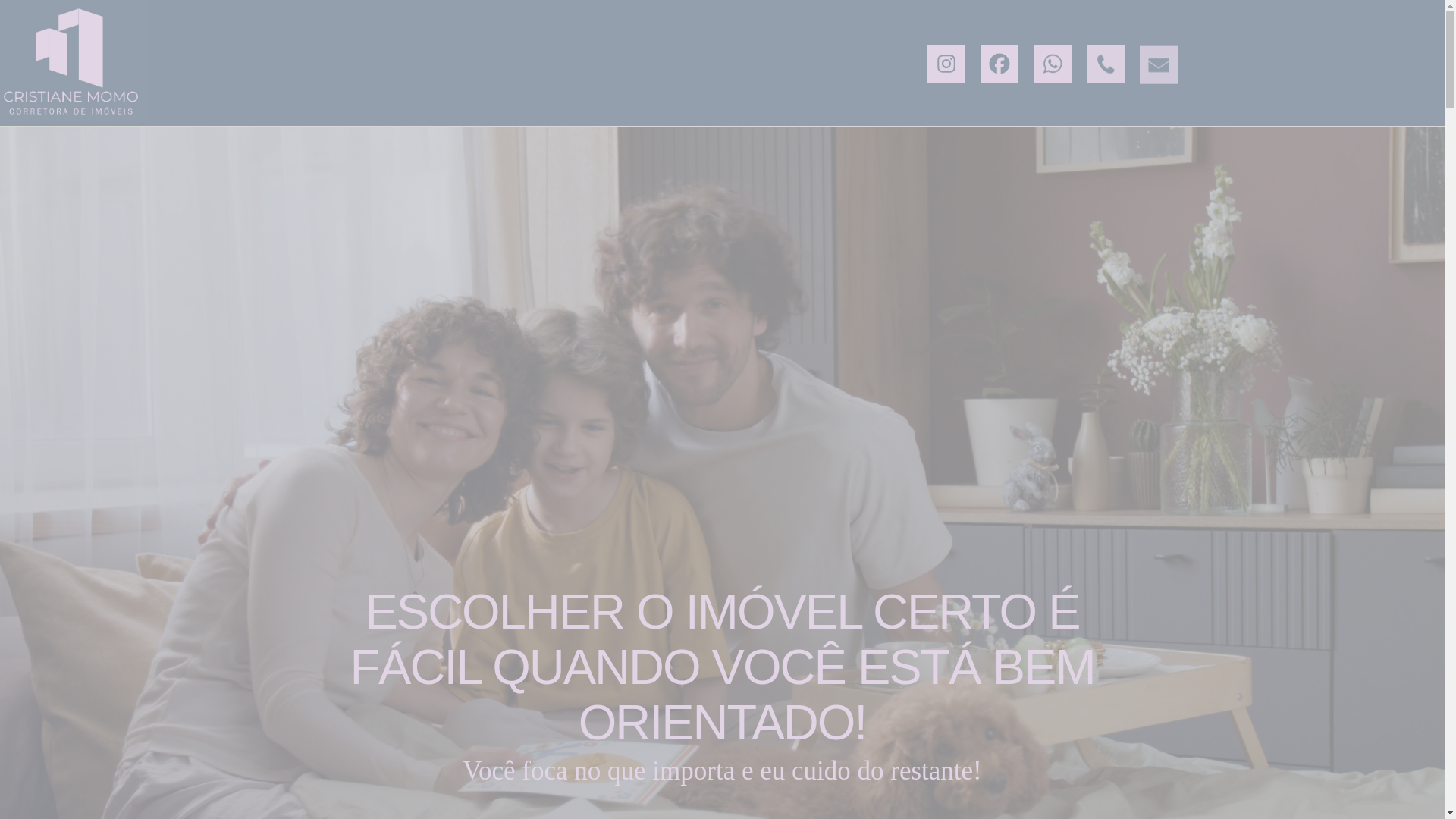 website screenshot of https://corretoracristianemomo.com/