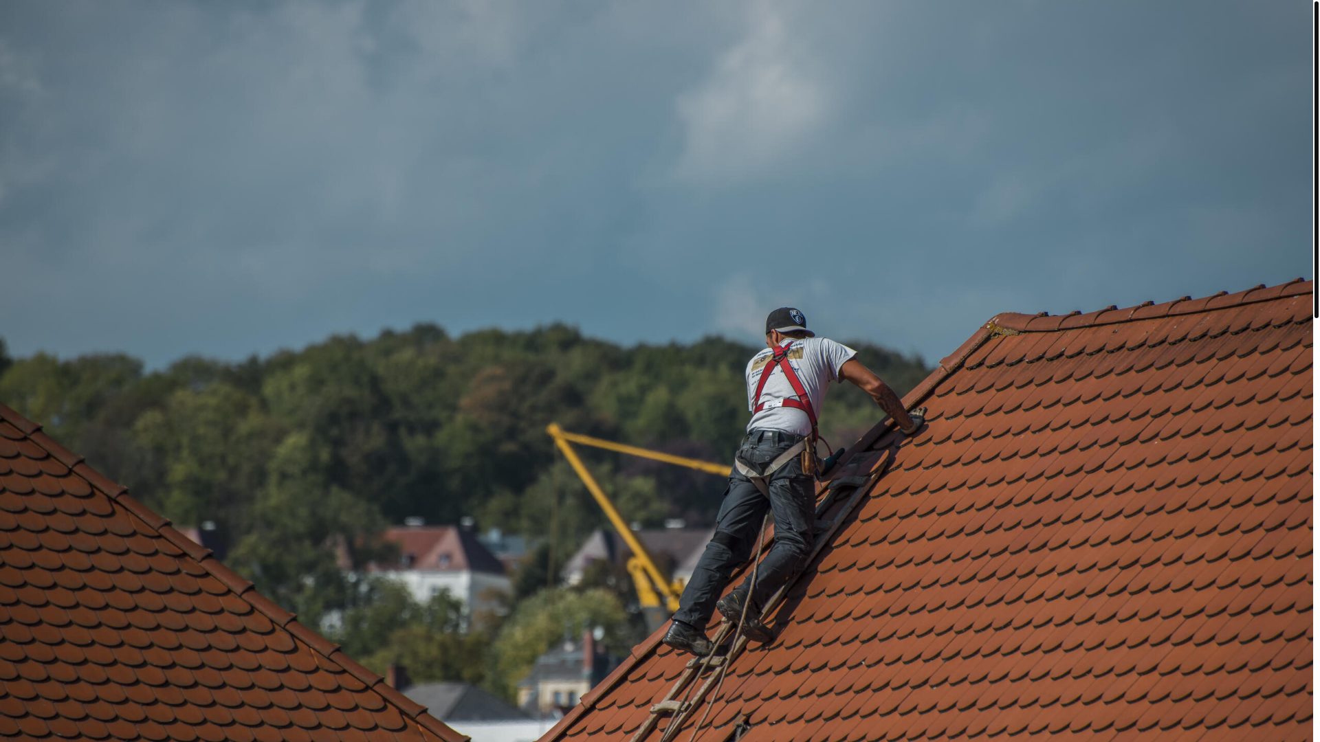 website screenshot of https://fckroofingquotes.com/