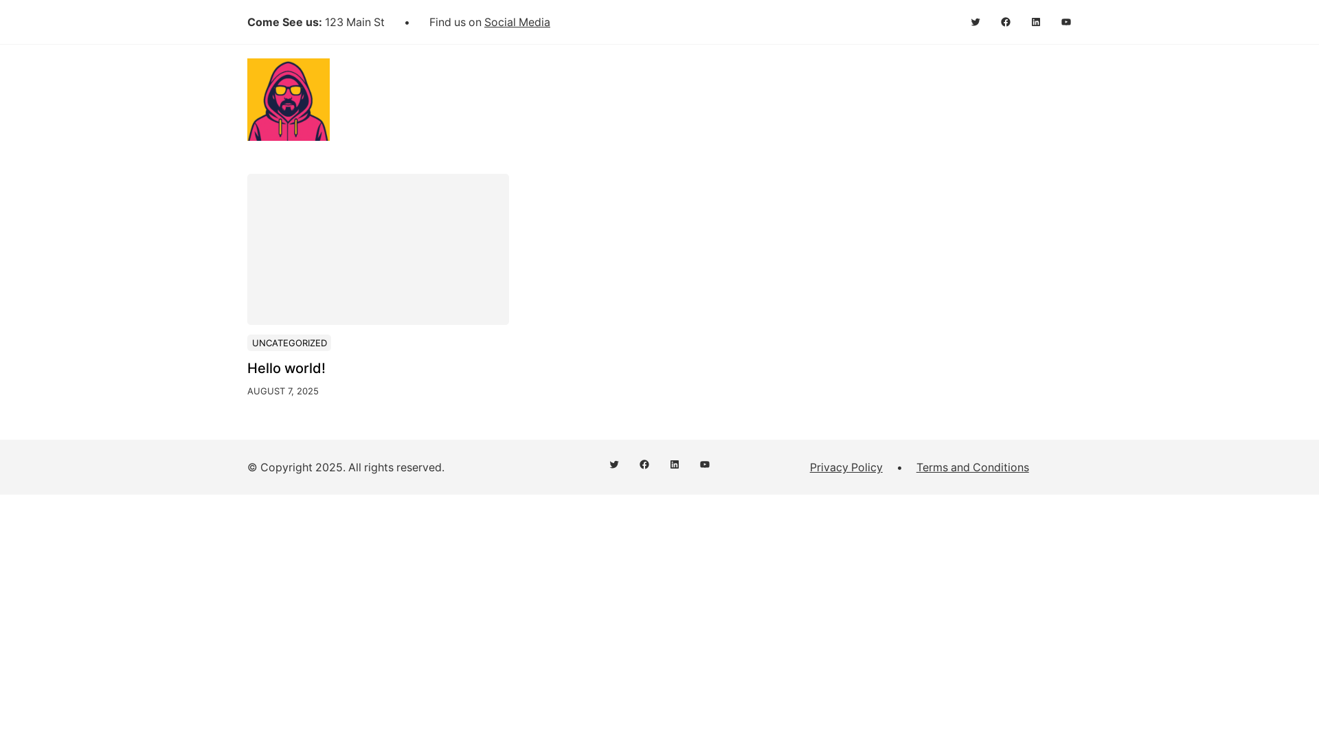 website screenshot of https://decentralizedcreative.com/