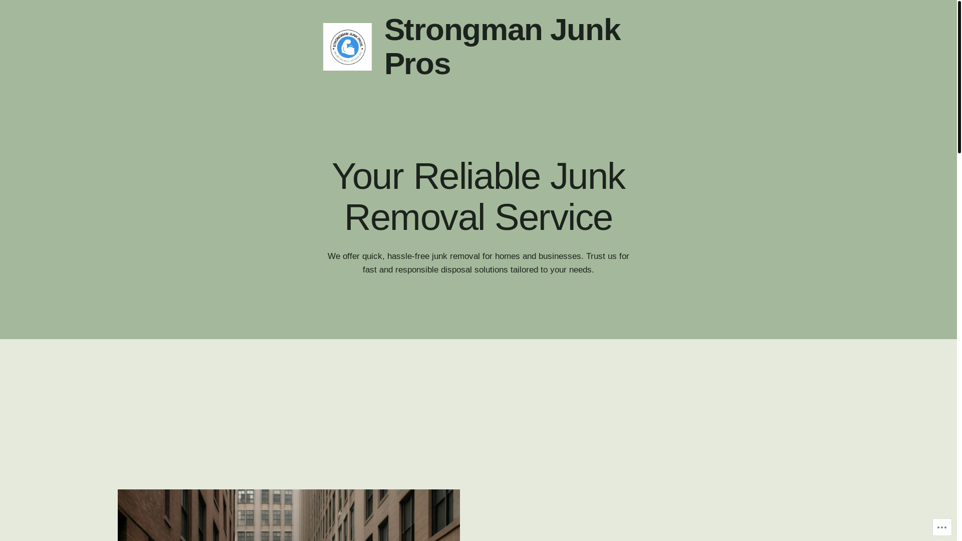 website screenshot of https://strongmanjunkpros.com/