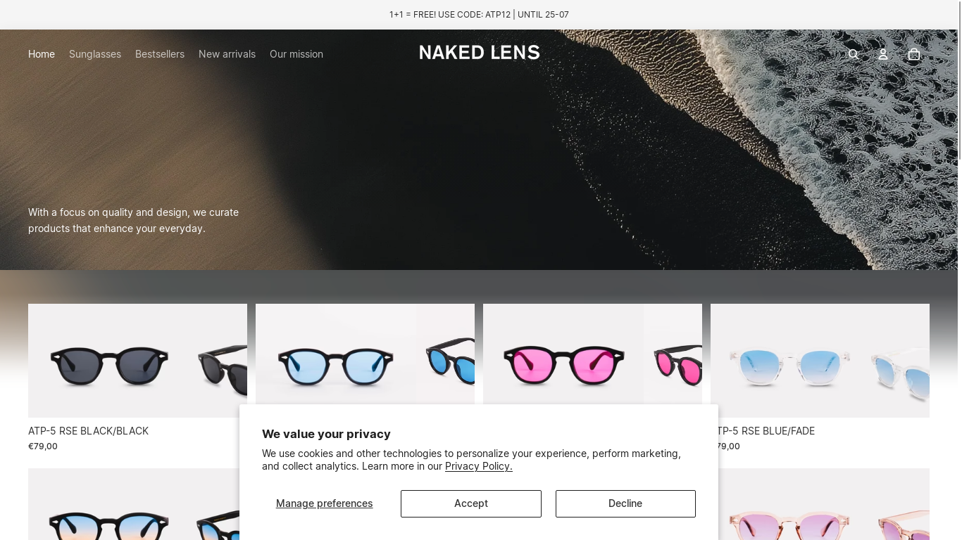 website screenshot of https://wearnakedlens.com/