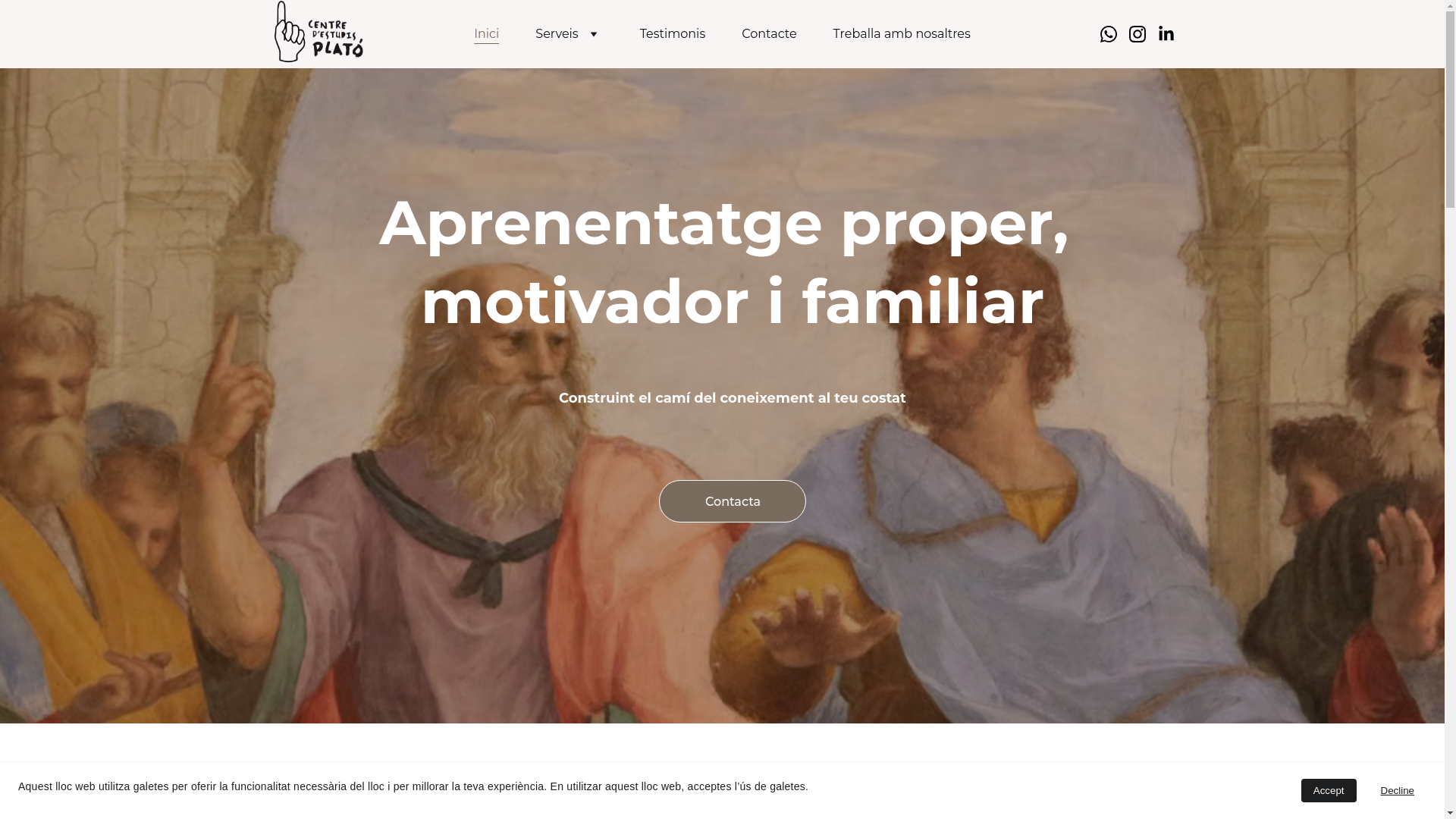 website screenshot of https://centredestudisplato.com/