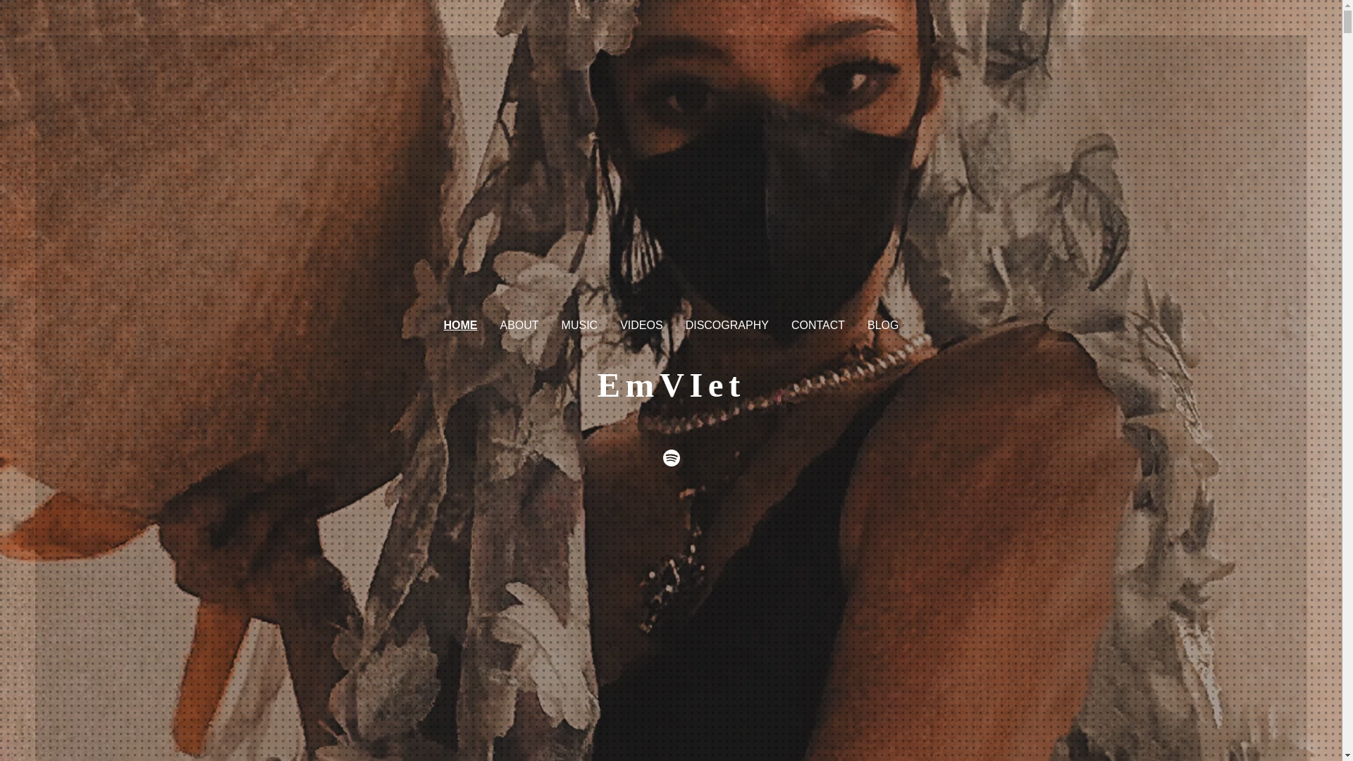 website screenshot of https://emvietmusic.com/