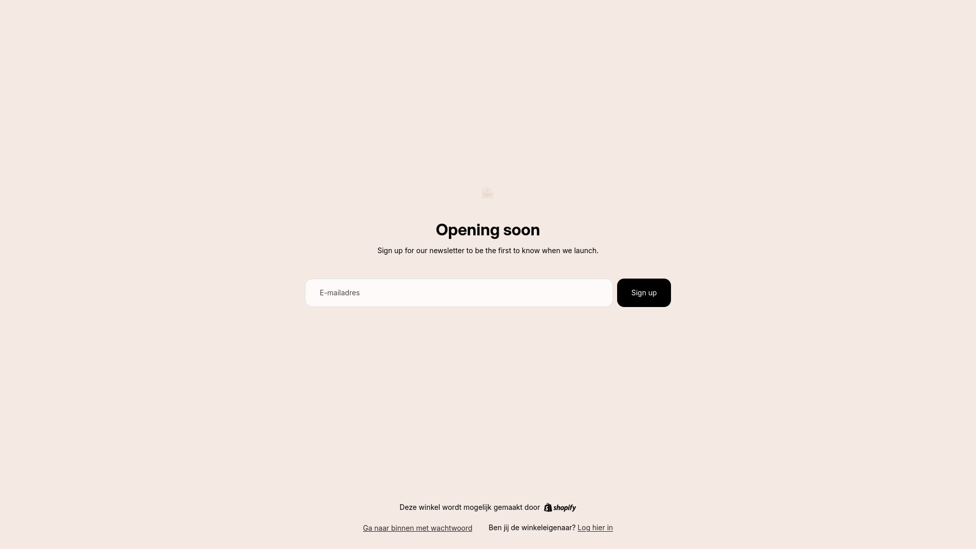 website screenshot of https://lunayabay.com/