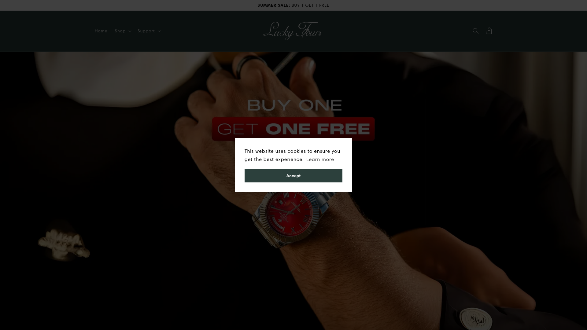 website screenshot of https://luckyfoursstore.com/
