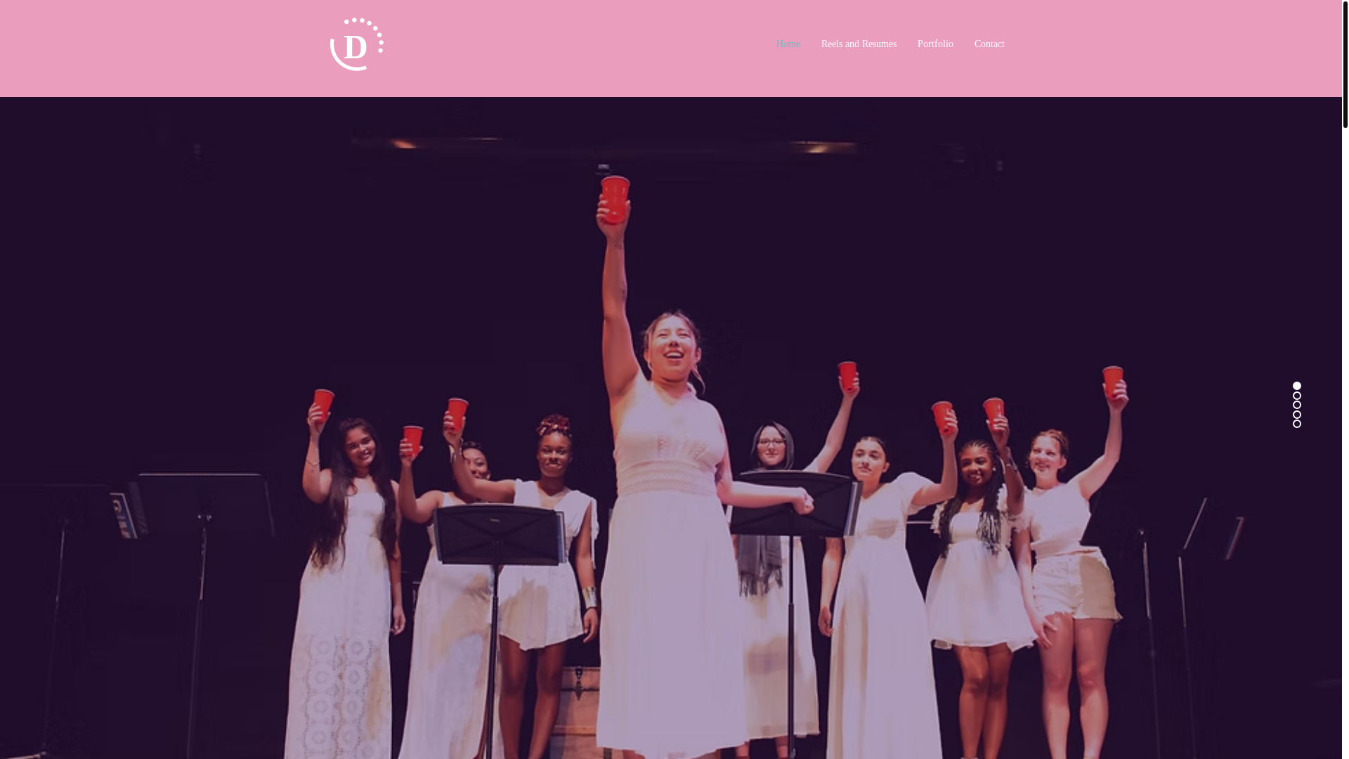 website screenshot of https://heylookitsdani.com/