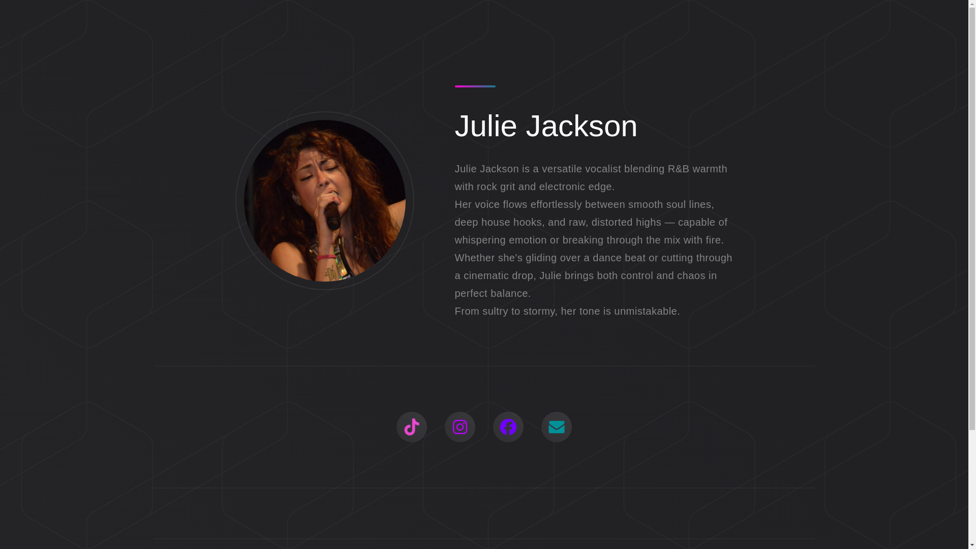 website screenshot of https://juliejackson.it/