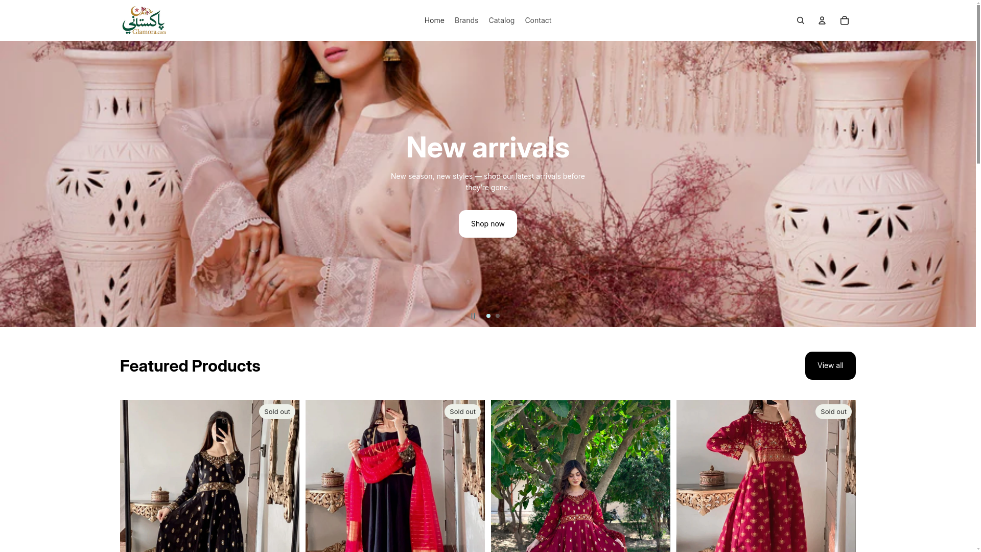 website screenshot of https://pakistaniglamora.com/