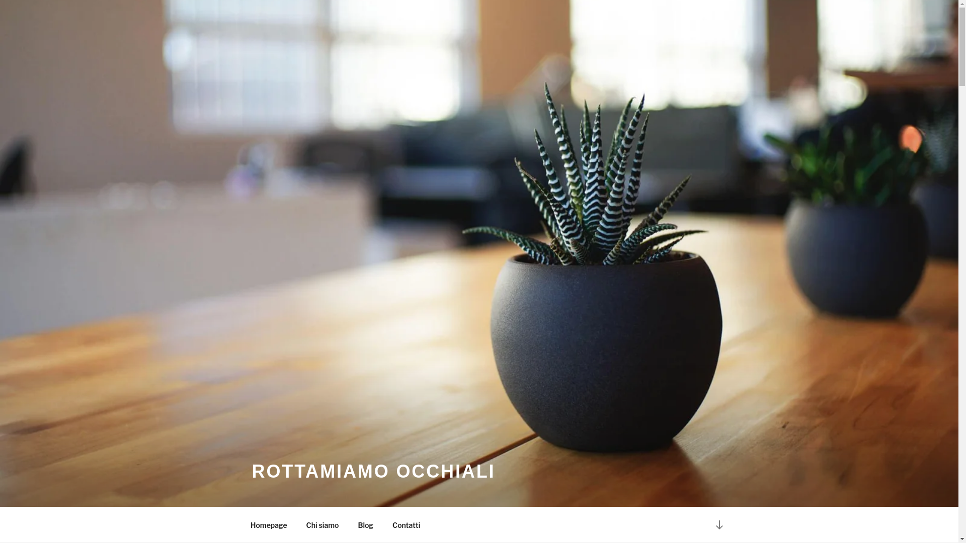 website screenshot of https://rottamiamoocchiali.eu/