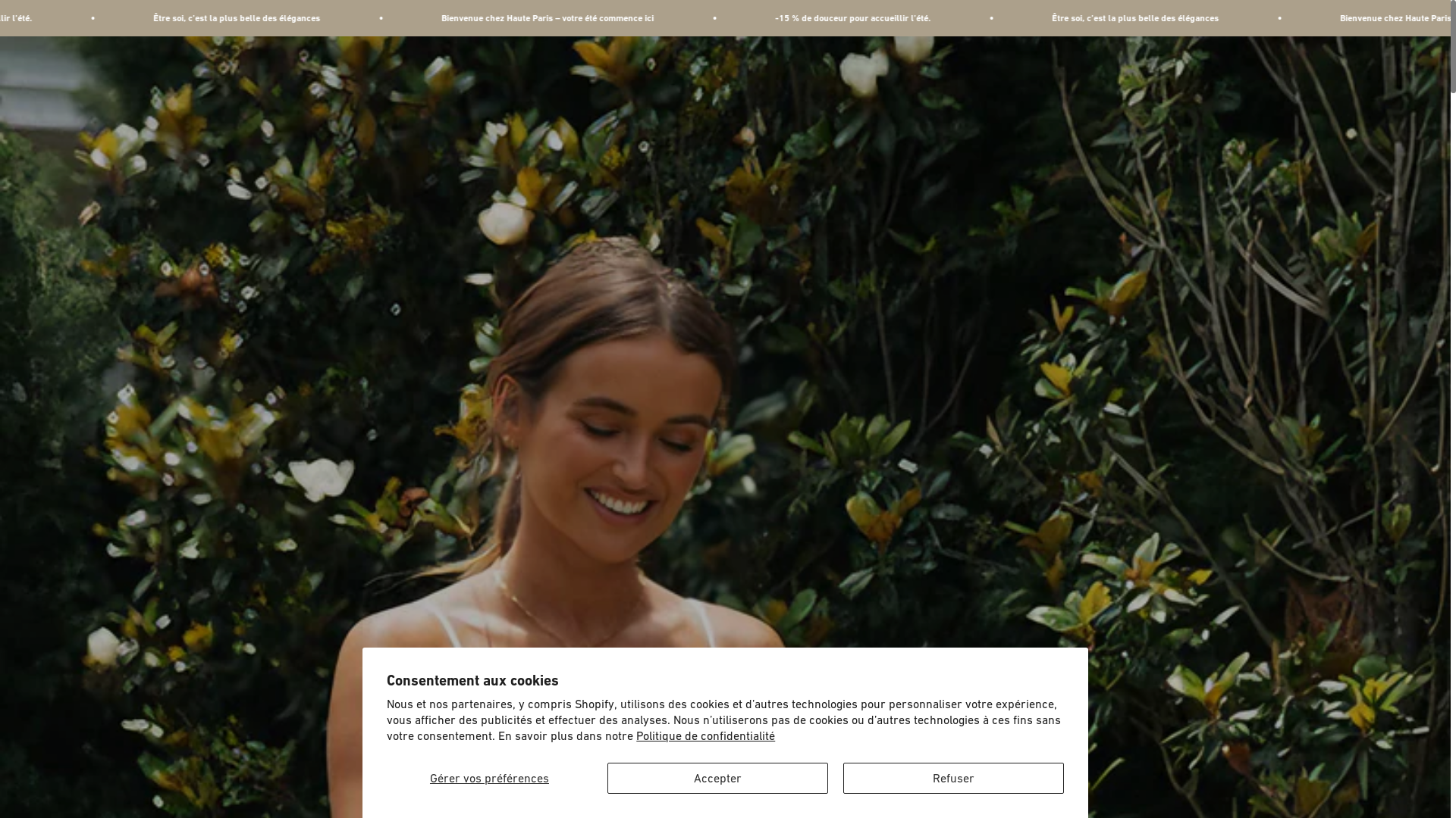 website screenshot of https://vivavoguefashion.com/