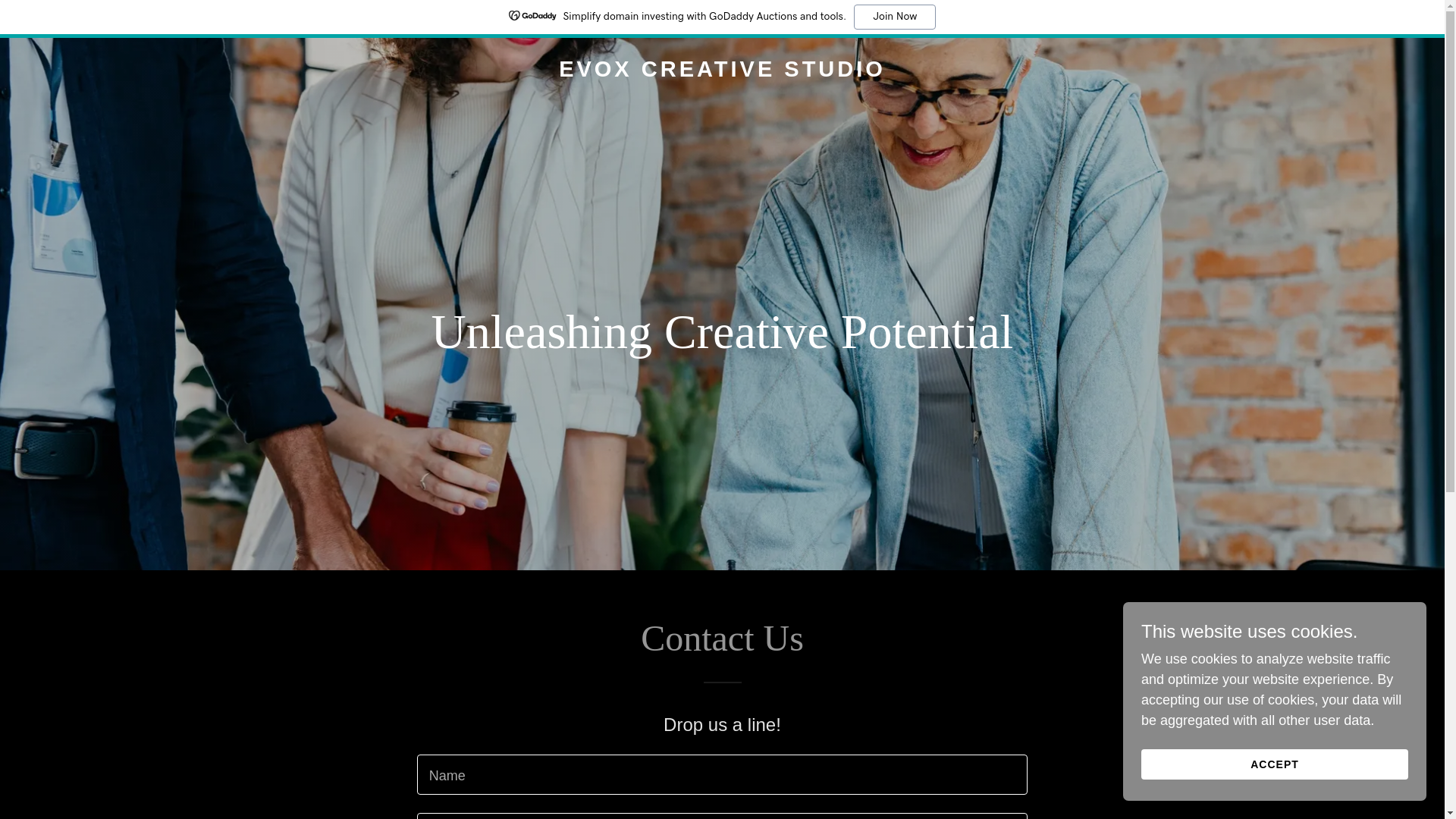 website screenshot of https://evoxcreativestudio.com/